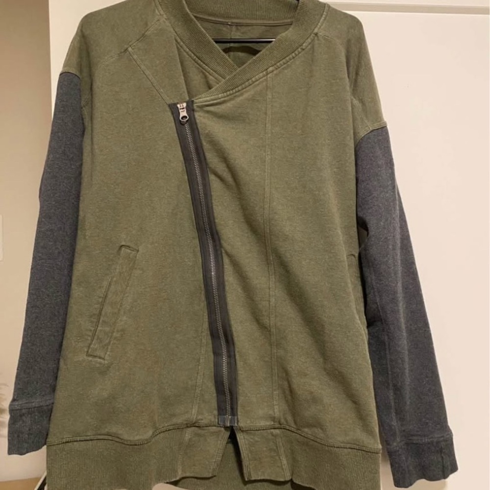 Lululemon size 8 Olive Green Asymmetrical Zip Jacket